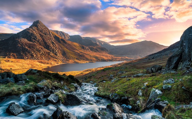 Minibus for Liverpool To North Wales Minibus Taxi Hire by Time Travel Private Hire