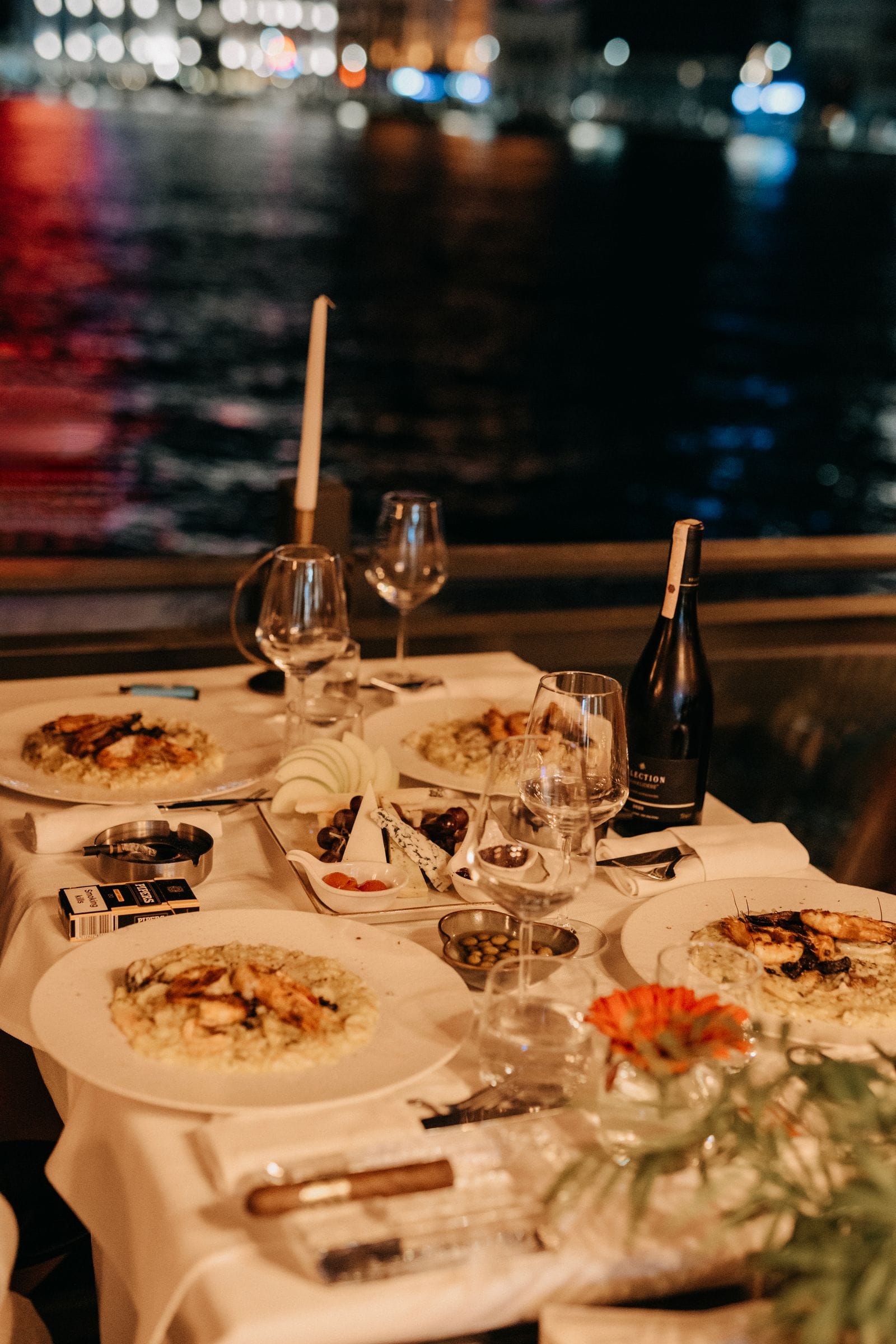 Candlelit dinner table - Valentine's Day transport